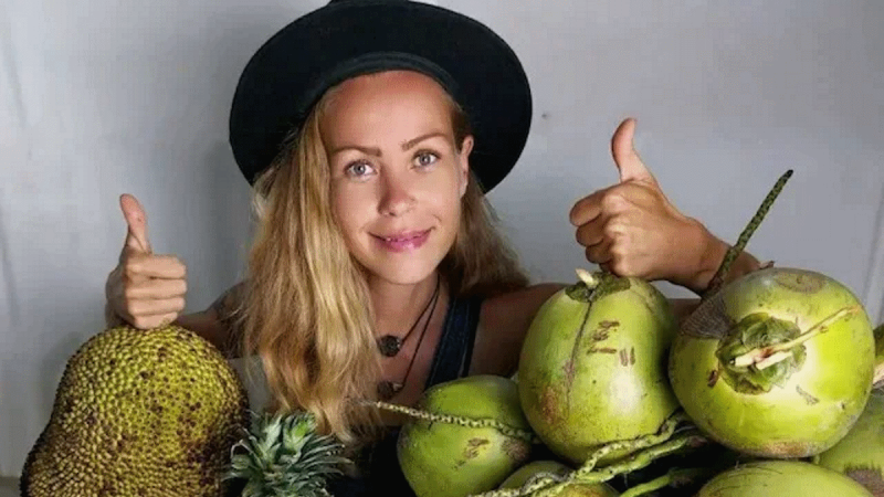 Vegan Woman on Extreme Raw Food Diet Dies Aged 27, Leaving Followers in Shock